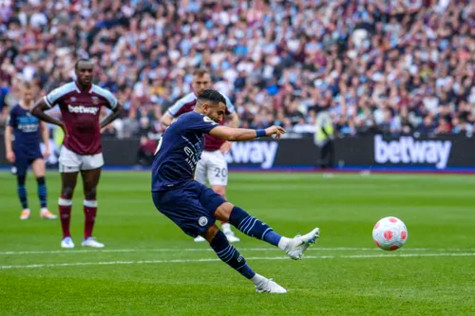 Mahrez đá hỏng penalty, Man City chia điểm trước West Ham