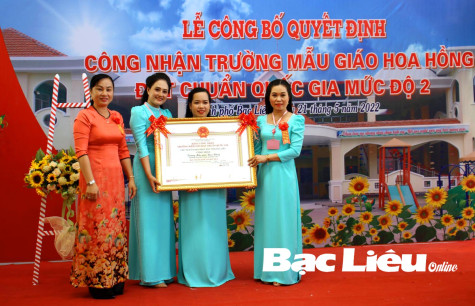 Trường mẫu giáo Hoa Hồng (TP. Bạc Liêu) đón Bằng công nhận đạt chuẩn quốc gia mức độ 2