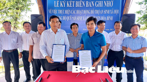 Ký kết Biên bản ghi nhớ về thực hiện các hoạt động hỗ trợ an sinh xã hội huyện Hòa Bình
