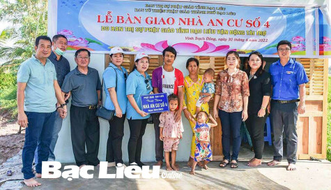 Chăm lo mái ấm cho đồng bào Khmer nghèo