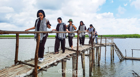 Khởi sắc Làng Văn hoá Du lịch