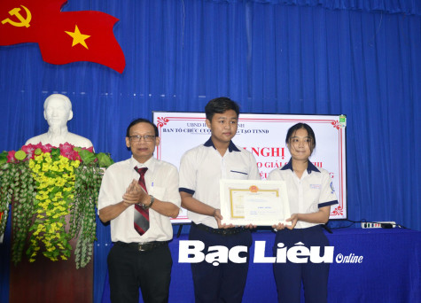 Huyện Hòa Bình: Trao giải Cuộc thi sáng tạo thanh thiếu niên, nhi đồng cấp huyện năm học 2021 - 2022