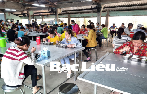 Nâng chất bữa ăn ca​ cho người lao động