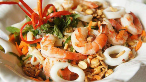 Ngon miệng với gỏi tôm, mực