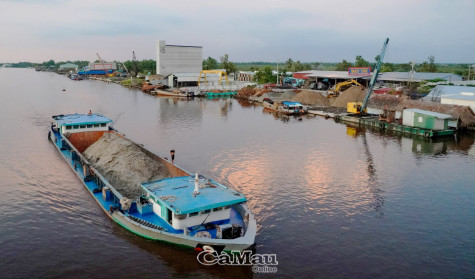 Những chuyến hàng ngược xuôi sông nước