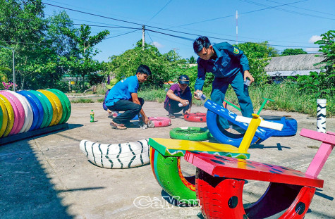 Sân chơi bổ ích từ vật liệu tái chế