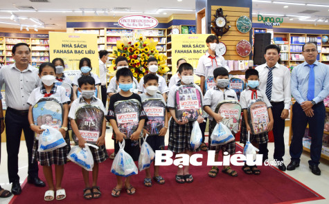 Khai trương Nhà sách FAHASA Bạc Liêu