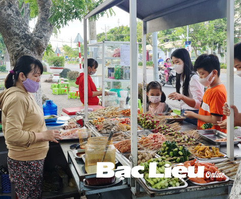 Nở rộ điểm bán ăn vặt