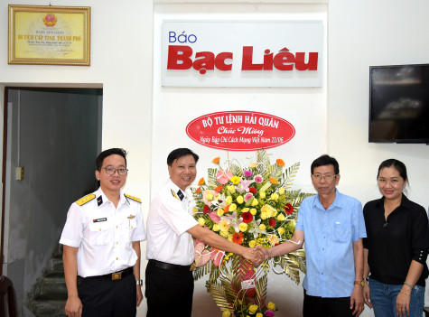 Bộ Tư lệnh Vùng 2 Hải quân: Thăm, chúc mừng Báo Bạc Liêu nhân kỷ niệm 97 năm Ngày Báo chí cách mạng Việt Nam
