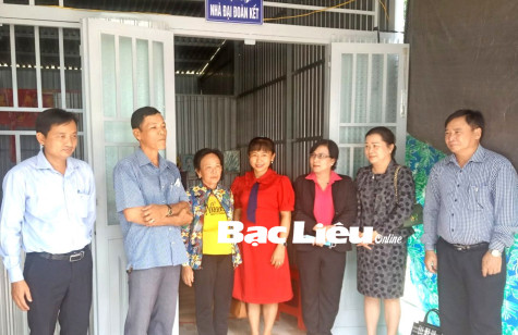 Ủy ban MTTQ Việt Nam tỉnh: Nghiệm thu và bàn giao 15 căn nhà đại đoàn kết cho hộ nghèo