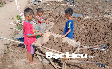 Niềm vui của trẻ em miền biển
