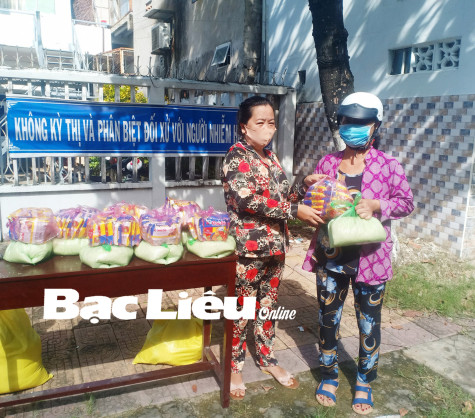Chị Nguyễn Thị Hoàng Mai:​ Hết lòng sẻ chia với người nghèo