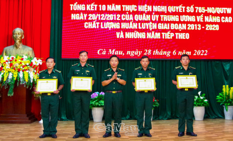 Huấn luyện toàn diện, sát nhiệm vụ bảo vệ biên giới, biển đảo