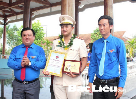 Đại úy Lê Nguyễn: Sống và làm việc hết mình