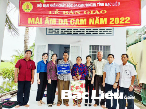 Bàn giao 2 căn “Mái ấm da cam” tại huyện Hồng Dân và Vĩnh Lợi