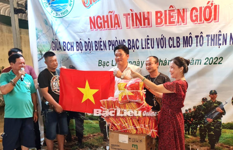 Tặng 76 kỷ niệm chương “Vì chủ quyền an ninh biên giới” cho cán bộ và Nhân dân Bạc Liêu