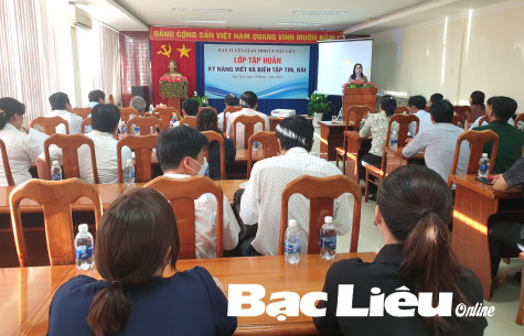 Tập huấn kỹ năng viết tin, bài, chụp ảnh cho cộng tác viên Trang thông tin điện tử Ban Tuyên giáo Tỉnh ủy