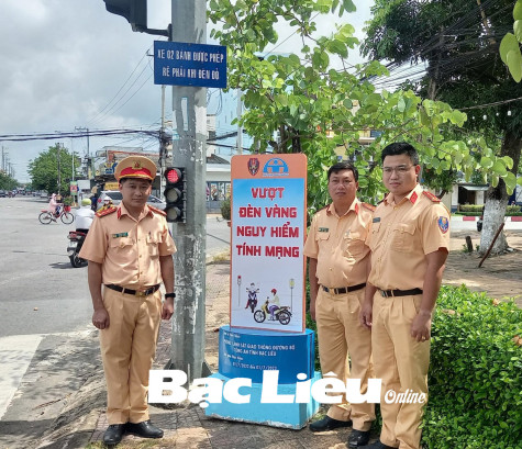Phòng Cảnh sát giao thông đường bộ: Lắp đặt nhiều pa-nô tuyên truyền trực quan trên địa bàn TP. Bac Liêu