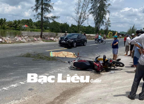 Ô tô va chạm 2 xe máy, 1 người chết, 1 người bị thương