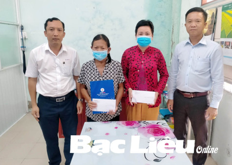 Điện lực TX. Giá Rai: Hỗ trợ vốn sản xuất và con giống cho hộ nghèo tại phường Hộ Phòng