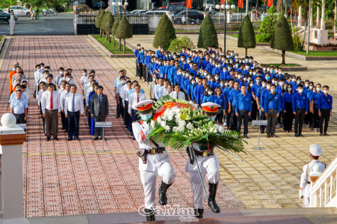 Tưởng nhớ các anh hùng liệt sĩ và vinh danh, tri ân người có công