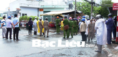TP. Bạc Liêu: Cưỡng chế thi hành Quyết định xử phạt vi phạm hành chính đối với hộ bà Lâm Thị Túy Hồng