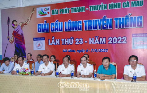 Gần 100 vận động viên tham gia Giải cầu lông truyền thống đài PT-TH Cà Mau