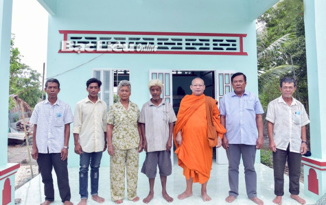 Bàn giao nhà tình thương trị giá gần 90 triệu đồng cho hộ dân tộc Khmer