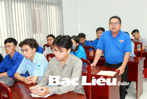 Lắng nghe ý kiến cán bộ Đoàn cấp cơ sở