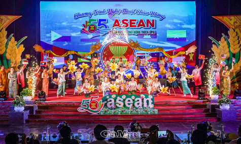 ASEAN gắn kết và chủ động thích ứng