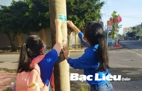 Nhếch nhác quảng cáo, rao vặt nơi công cộng