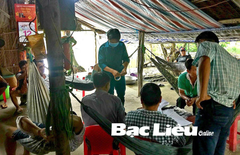 Bắt quả tang 12 đối tượng đá gà ăn tiền qua mạng