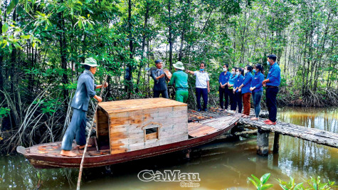 Vàm Lũng - Bến cảng lòng dân