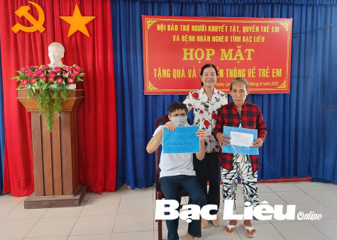 TP. Bạc Liêu: 30 trẻ em được tặng quà, truyền thông phòng, tránh tai nạn thương tích