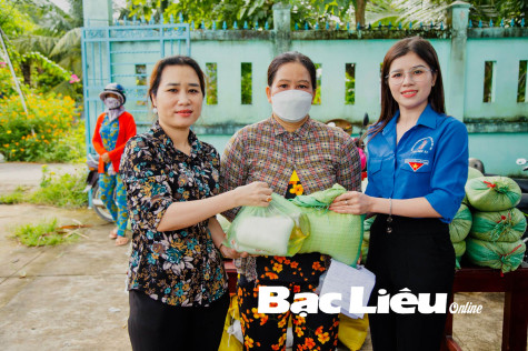 Thành đoàn TP. Bạc Liêu phối hợp tổ chức khám bệnh và phát thuốc miễn phí cho 300 người dân