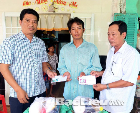 Huyện Hòa Bình: Thăm, hỗ trợ gia đình bé trai tử vong do đuối nước