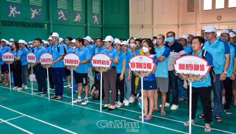 Cán bộ, công chức văn phòng giao lưu thể thao