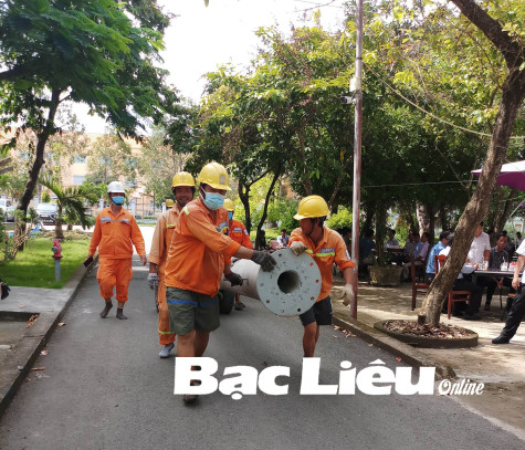 Mang ánh sáng điện đến muôn nơi