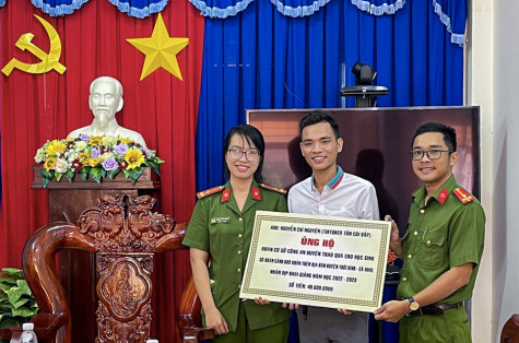 TikToker Tủn Cùi Bắp tặng quà học sinh khó khăn