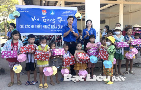 TP. Bạc Liêu: Trao 80 suất quà trung thu cho trẻ em có hoàn cảnh khó khăn
