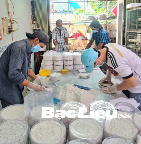 Vào mùa Trung thu: Các lò bánh truyền thống lại đỏ lửa