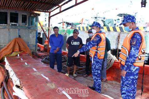 Bắt giữ 2 tàu vận chuyển 75.000 lít dầu DO trái phép
