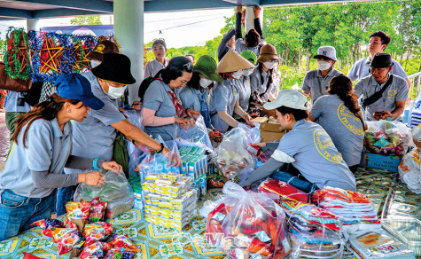 Trung thu sớm cho trẻ em miền biển