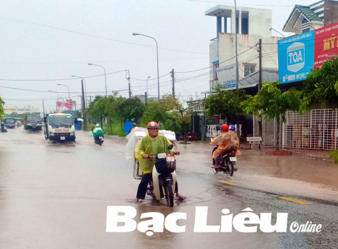Nhọc nhằn những phận người mưu sinh trong mưa gió