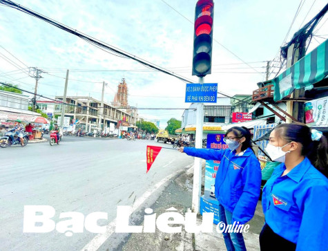 Tuổi trẻ TP. Bạc Liêu: Ra quân trực chốt đèn giao thông nhân “Tháng cao điểm thực hiện công tác đảm bảo trật tự an toàn giao thông năm 2022”