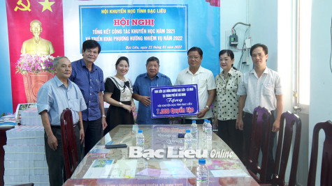 Ban Liên lạc đồng hương Bạc Liêu - Cà Mau tại TP. Hồ Chí Minh: Hỗ trợ 7.000 quyển tập cho học sinh có hoàn cảnh khó khăn