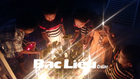 “Tết Trung thu đốt đèn đi chơi...”