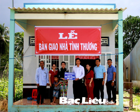 Ban Ban tộc và Tôn giáo tỉnh:​ Bàn giao 2 căn nhà tình thương cho hộ Khmer nghèo