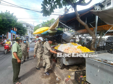 Lấn chiếm vỉa hè, lòng đường: Đồng bộ các giải pháp trong xử lý vi phạm