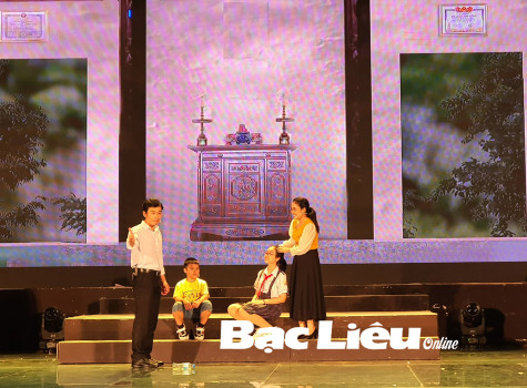 Cơm sôi nhỏ lửa...